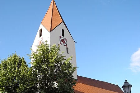 Die Kirche wurde ca. im Jahre 1057 - 1075 in der Mitte von Nennslingen errichtet.